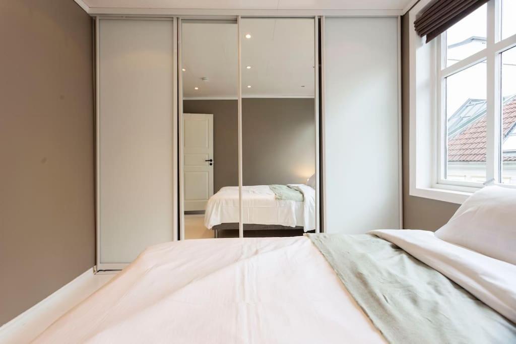 New! Modern Top Floor Apartment In Historic Area! Bergen Dış mekan fotoğraf
