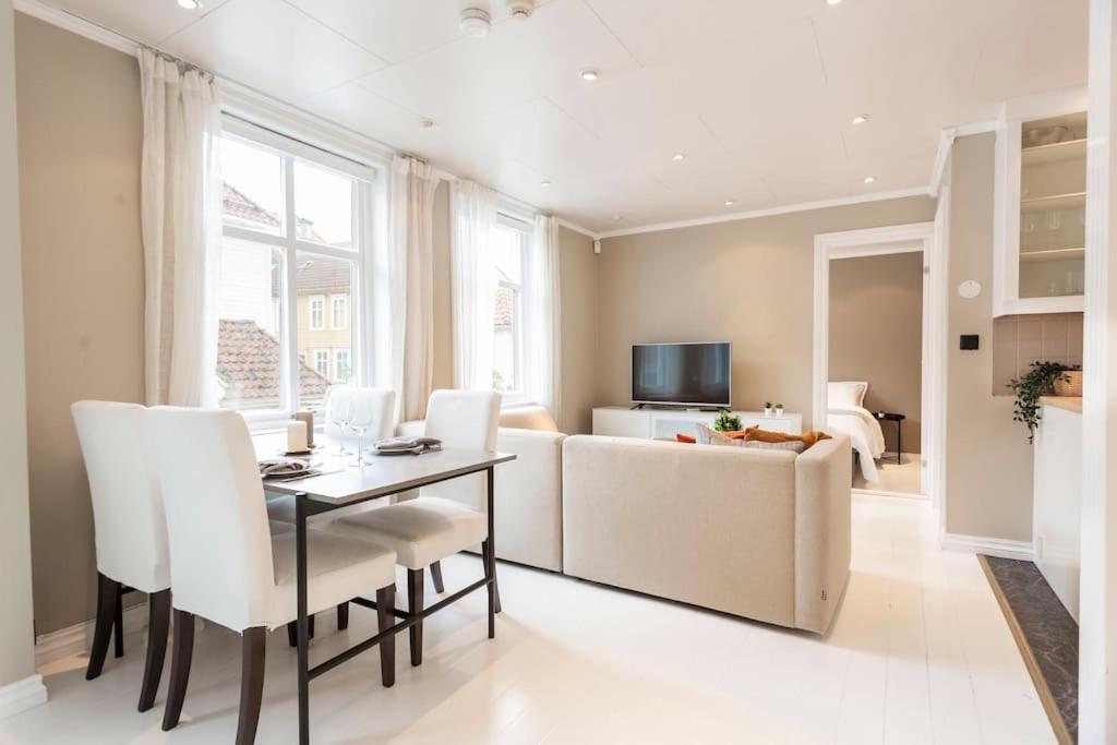 New! Modern Top Floor Apartment In Historic Area! Bergen Dış mekan fotoğraf