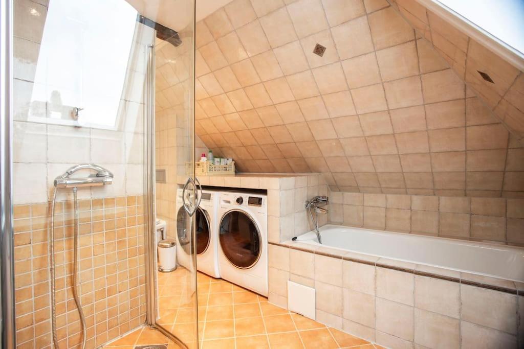 New! Modern Top Floor Apartment In Historic Area! Bergen Dış mekan fotoğraf