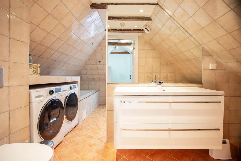New! Modern Top Floor Apartment In Historic Area! Bergen Dış mekan fotoğraf