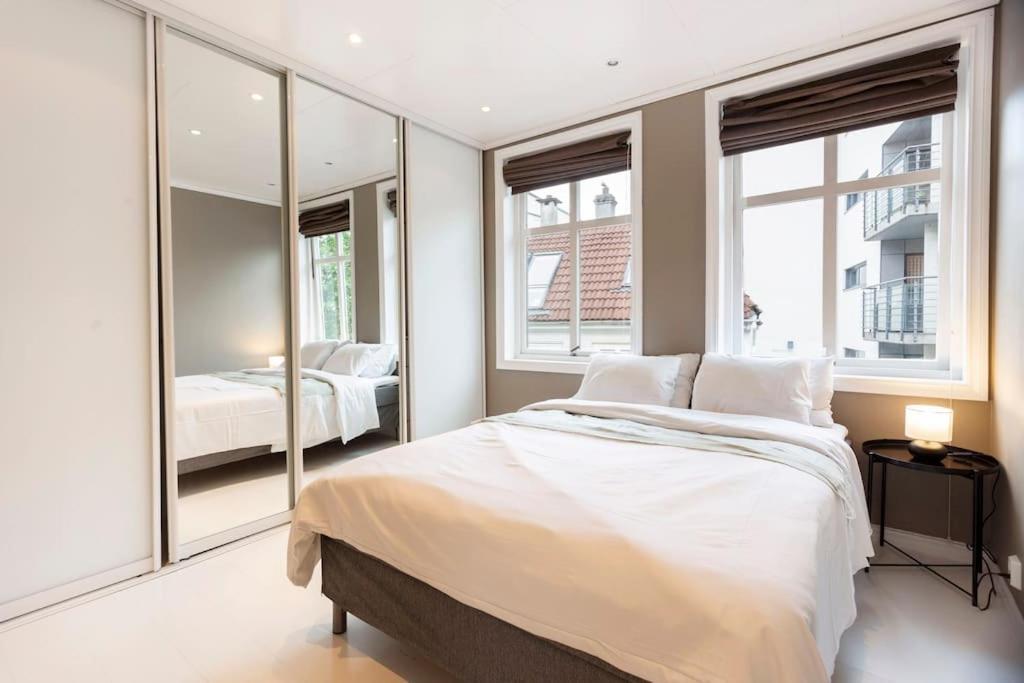 New! Modern Top Floor Apartment In Historic Area! Bergen Dış mekan fotoğraf