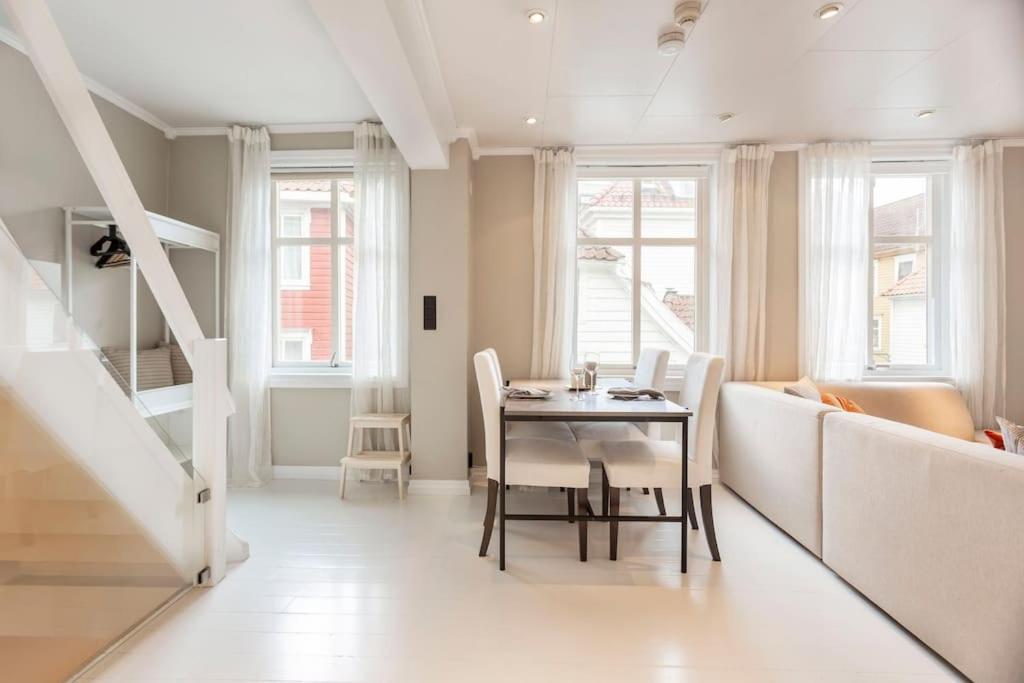 New! Modern Top Floor Apartment In Historic Area! Bergen Dış mekan fotoğraf