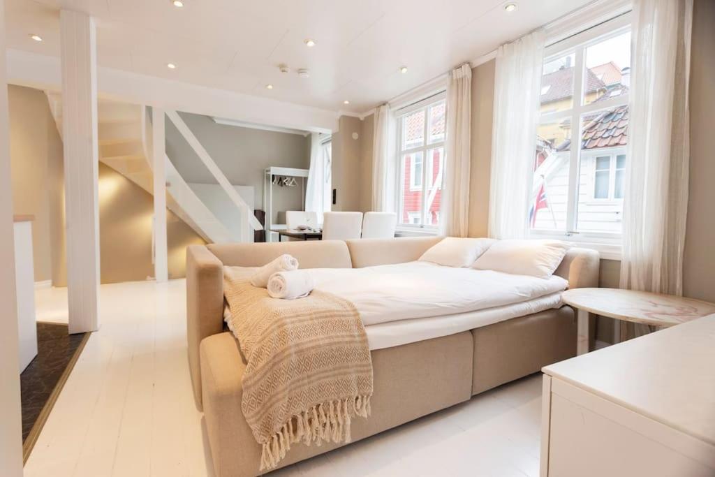 New! Modern Top Floor Apartment In Historic Area! Bergen Dış mekan fotoğraf